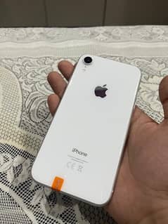 iphone xr water proof 10/10 condition 82 health