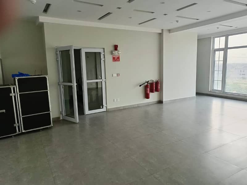 4 Marla 3rd Floor Office With Elevator For Rent In DHA Phase 6 Main Boulevrad, Lahore. 6