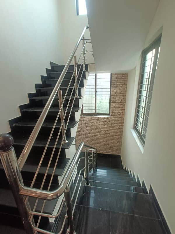 BRAND NEW 10 MARLAS HOUSE AVAILABLE FOR RENT SECTOR C BLOCK CC BAHRIA TOWN LAHORE 26