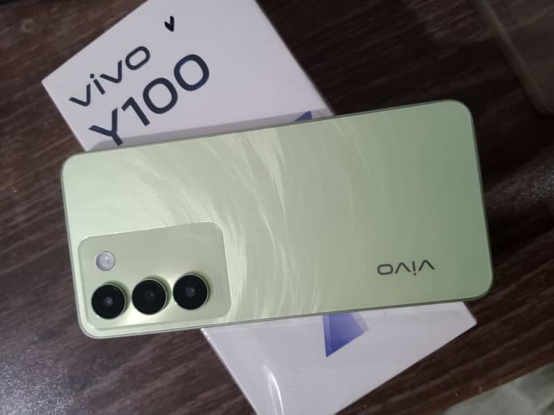 vivo y100 condition 10/10 7 months warranty 8/256 gb storage 5