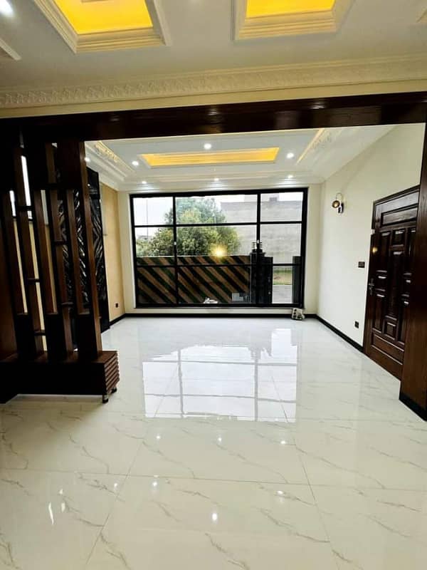 BRAND NEW 5 MARLAS HOUSE AVAILABLE FOR RENT SECTOR D BLOCK CC BAHRIA TOWN LAHORE 20