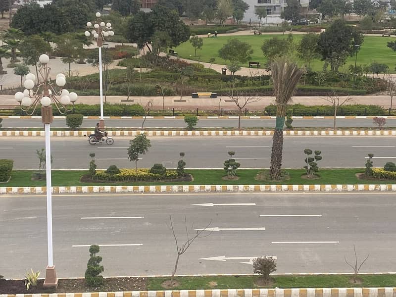 10 MARLA PLOT FOR SALE IN E BLOCK DREAM GARDENS LAHORE. 4