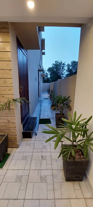 BRAND NEW 10 MARLAS HOUSE AVAILABLE FOR RENT SECTOR C BLOCK JASMINE BAHRIA TOWN LAHORE 19