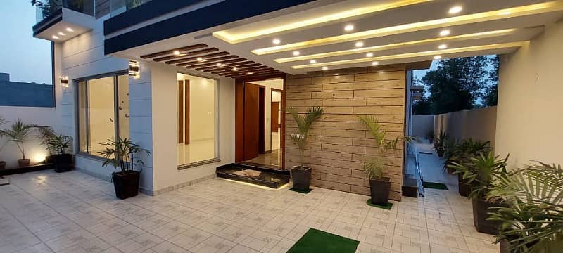 BRAND NEW 10 MARLAS HOUSE AVAILABLE FOR RENT SECTOR C BLOCK JASMINE BAHRIA TOWN LAHORE 23