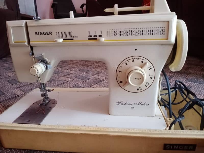 Singer fashion maker machine 0