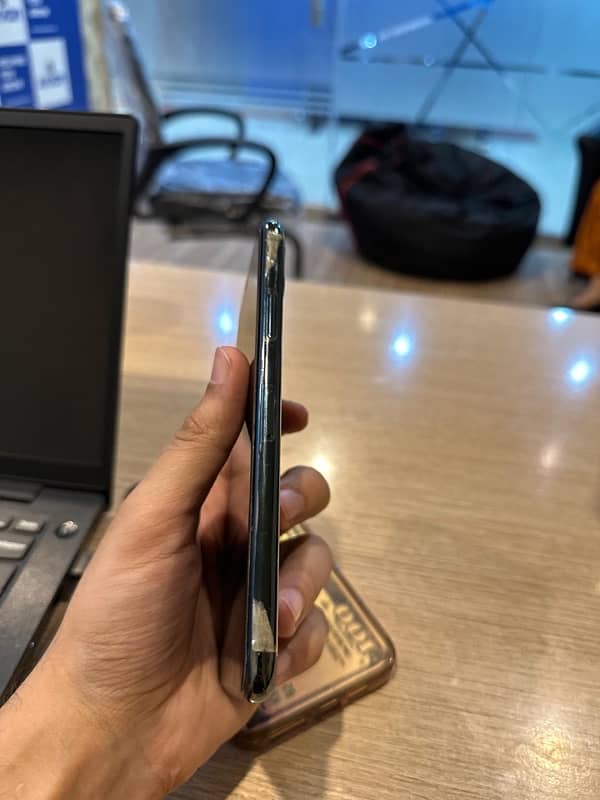 Iphone 11 Pro Max 256Gb PTA Approved 4