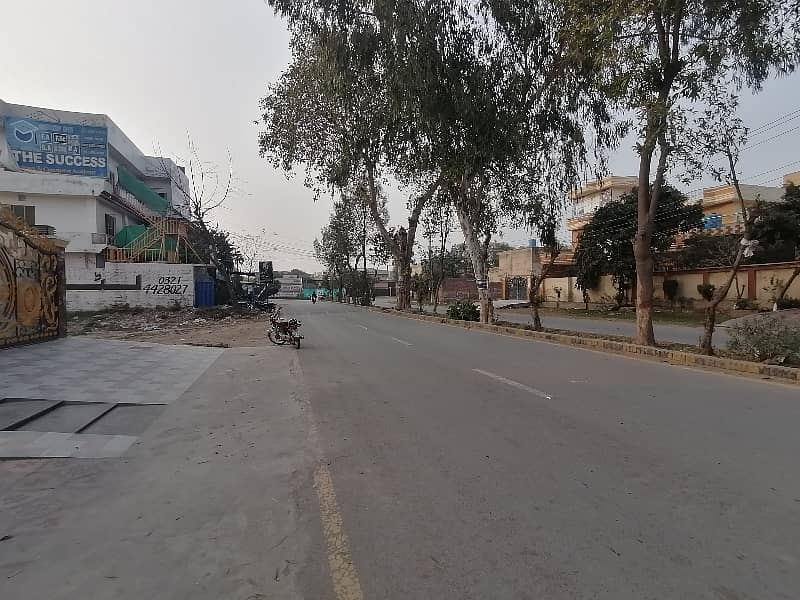 Residential Plot Of 1 Kanal Is Available For sale In Marghzar Officers Colony 8