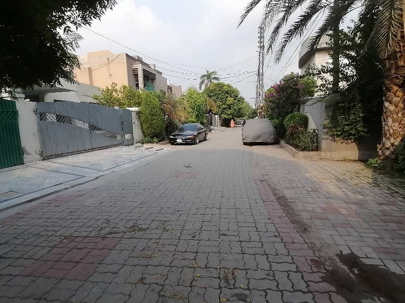 Residential Plot Of 1 Kanal Is Available For sale In Marghzar Officers Colony 10