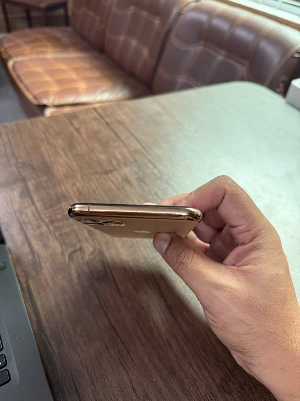 Iphone 11pro Max 256GB (PTA Approved) 2