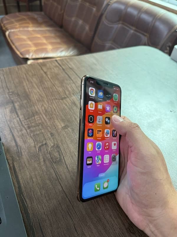 Iphone 11pro Max 256GB (PTA Approved) 4