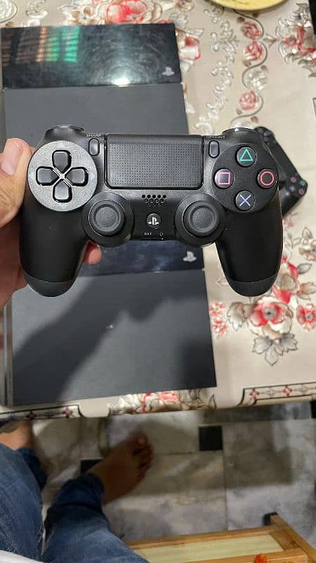 2 Playstation 4 with wireless controller 5