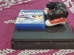 Ps4 slim + 2 controllers + 2 CDs