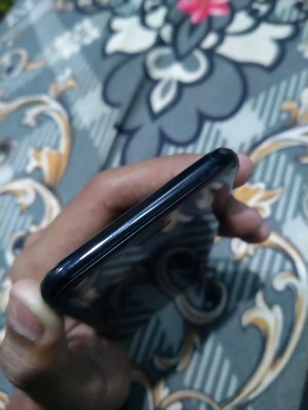 I phone 7 pta approved hai 256 gb 4