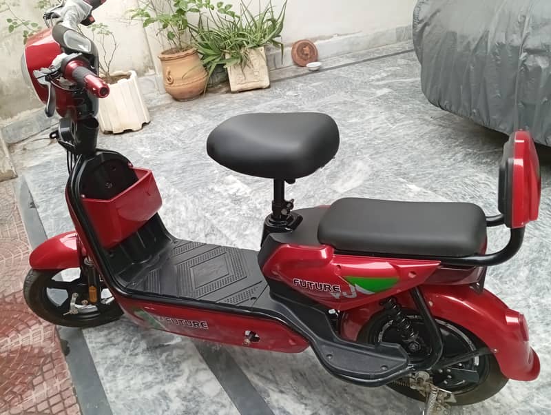 Yj Future INDUS Electric SCOOTER 2