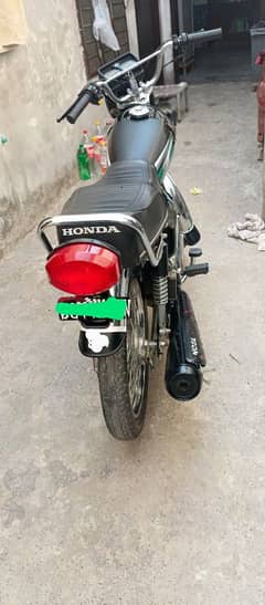 Honda 125 black almost new urgent sale 0