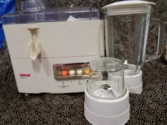 Juicer, blender, dry mill 10/10 condition. Almost new