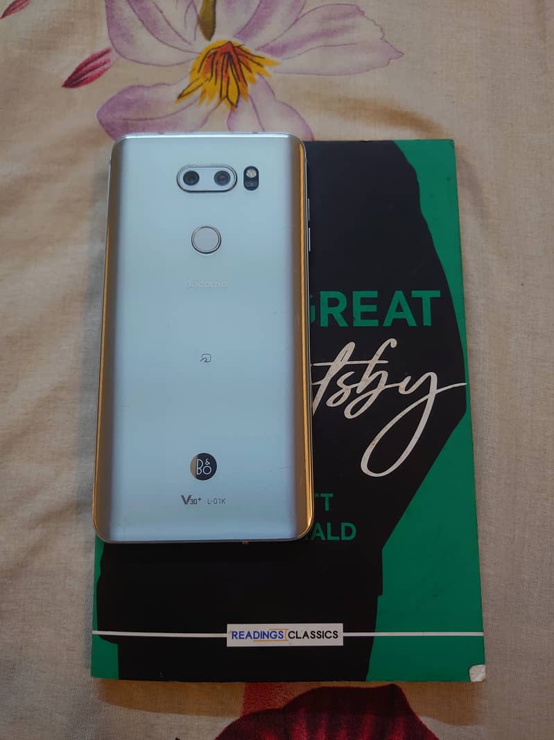 I WANT TO SELL MY LG V30 THINQ 6