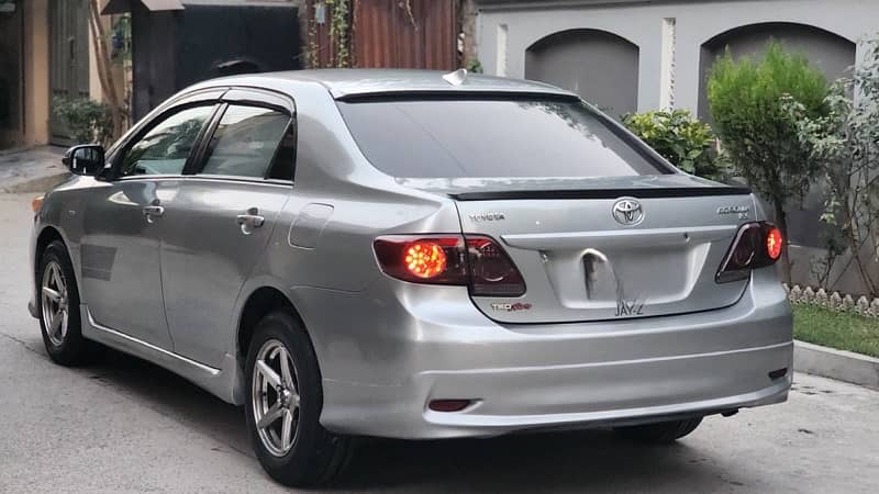 Toyota Corolla GLI 2013 4