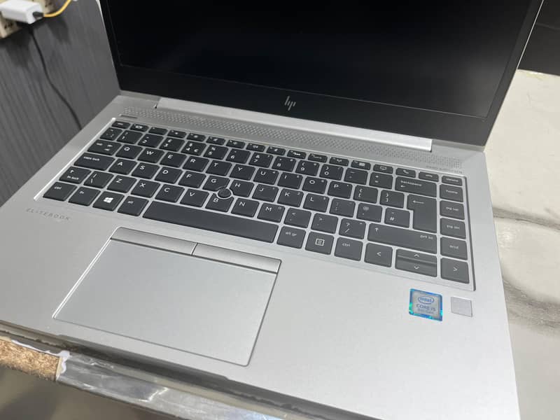 HP EliteBook 840 G5: Core i5 8th Gen, 8GB RAM, 256GB SSD, FHD 120Hz D 2