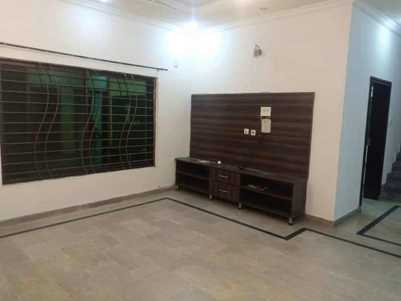 12 marla uper portion with separate gate for rent in cbr town 4