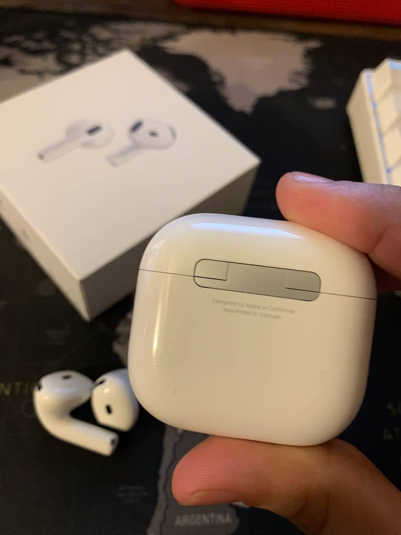 AirPods 4 with ANC (From apple store canada) 2