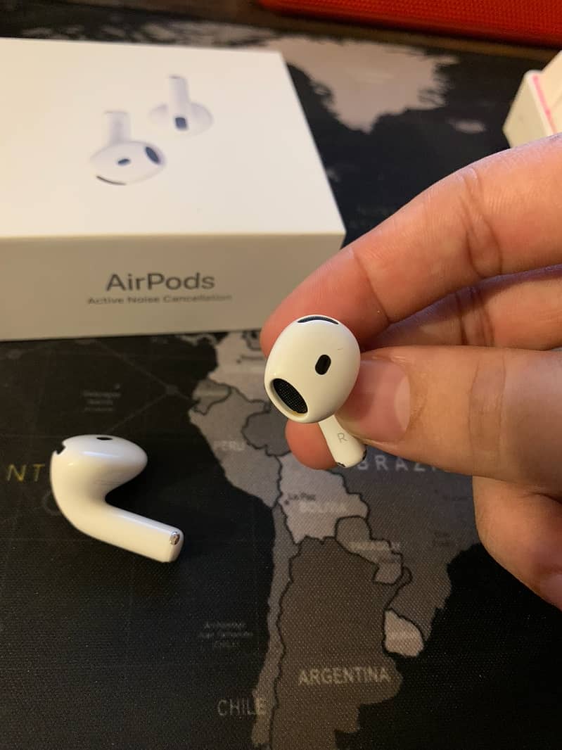 AirPods 4 with ANC (From apple store canada) 3