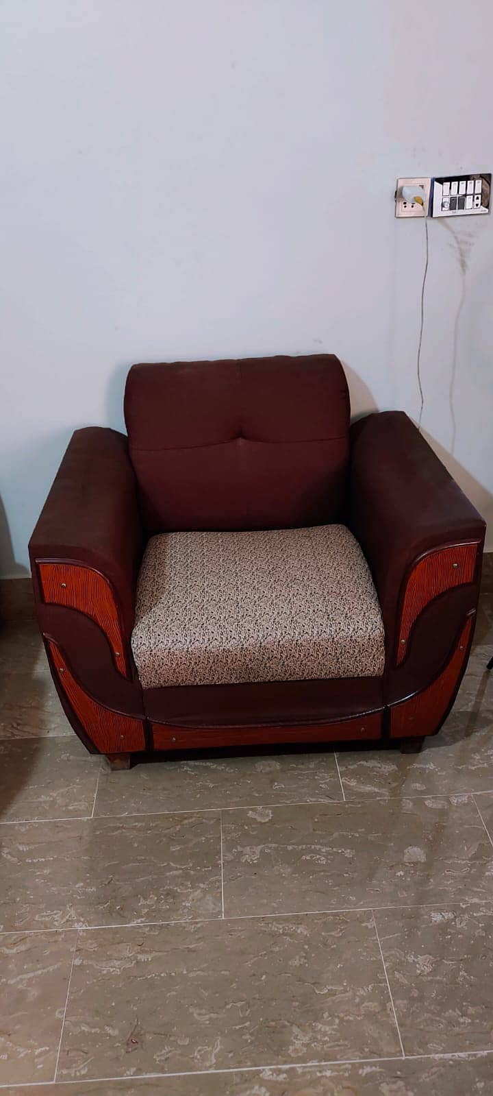 Sofa Set, 2 Different Sofa Set in Good Condition for Sale 9