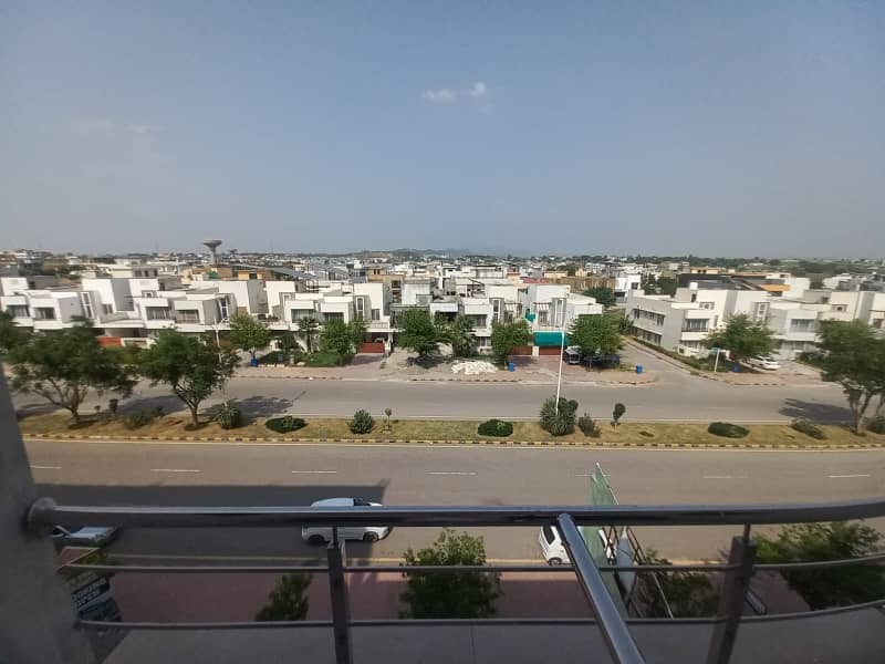 Flat For Sale In Gulberg Green Residencia On MAIN ROAD , Flat For Sale In Gulberg Residencia 1