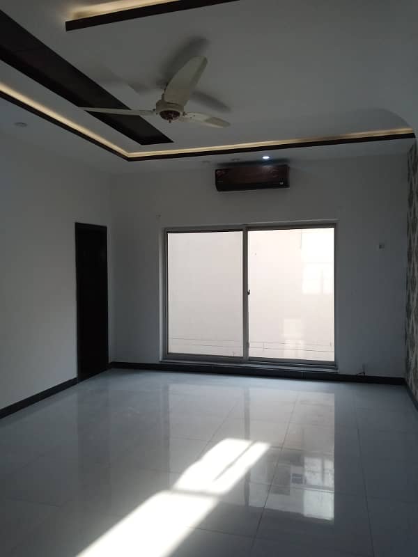 Fresh Renovated 10 Marla House For Rent In Sector E Bahria Town Lahore 4