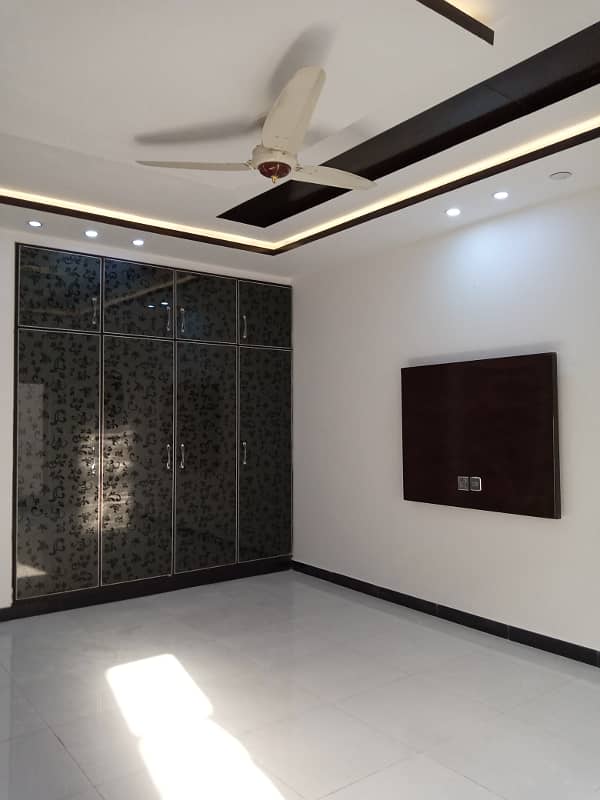 Fresh Renovated 10 Marla House For Rent In Sector E Bahria Town Lahore 5