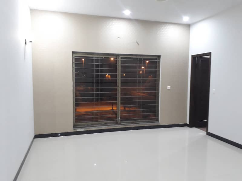 Luxury 10 Marla Upper Portion For Rent In Sector C Bahria Town Lahore 6