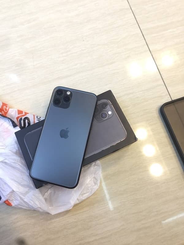 iphon 11pro sigal sim PTA 64gb 4