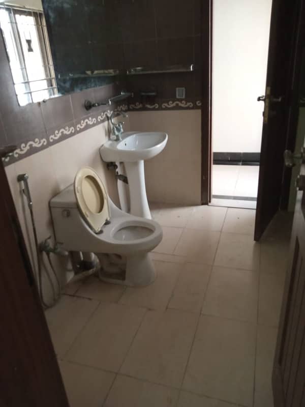 1 Kanal Lower Portion Is Available For Rent In Overseas B Bahria Town Lahore 7