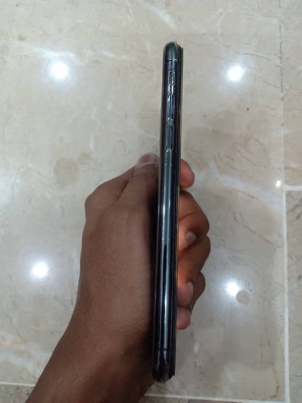 I phone x 64 gb  condition 10 by 9 3