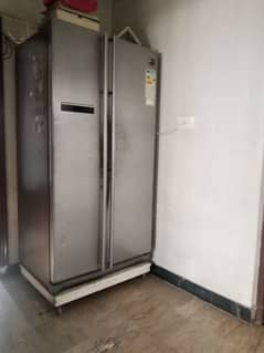 SAMSUNG double door fridge model RSAS1STMG