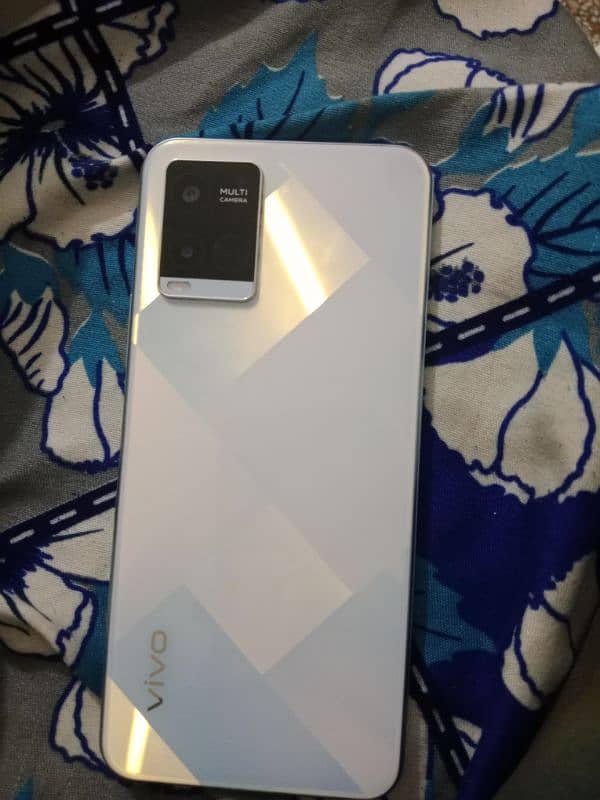 vivo y 21 mobile 10by10 condition with box 4