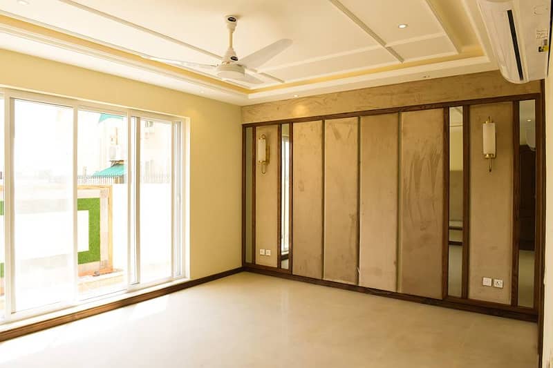 1 Kanal Luxury Spanish designe Slightly Used House For Sale In DHA Phase 5 Lahore. Prime Location 5