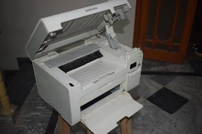 Slightly used 3 in one laser printer. 2