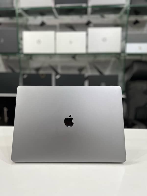 MAC BOOK PRO 2019 I9 3