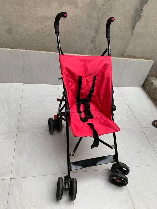 small and easy to carry pram imported 1 to 2 months use 1