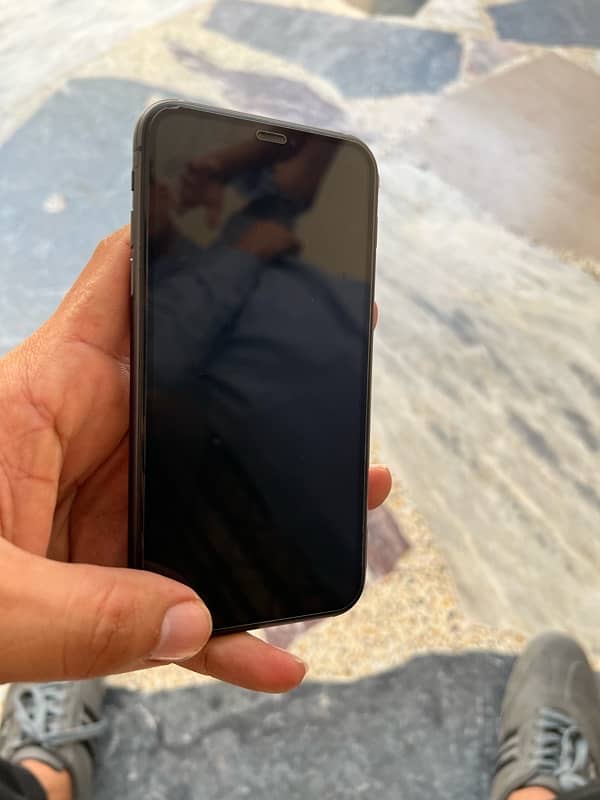 iPhone 11 64gb 90 health sim working non approved 2