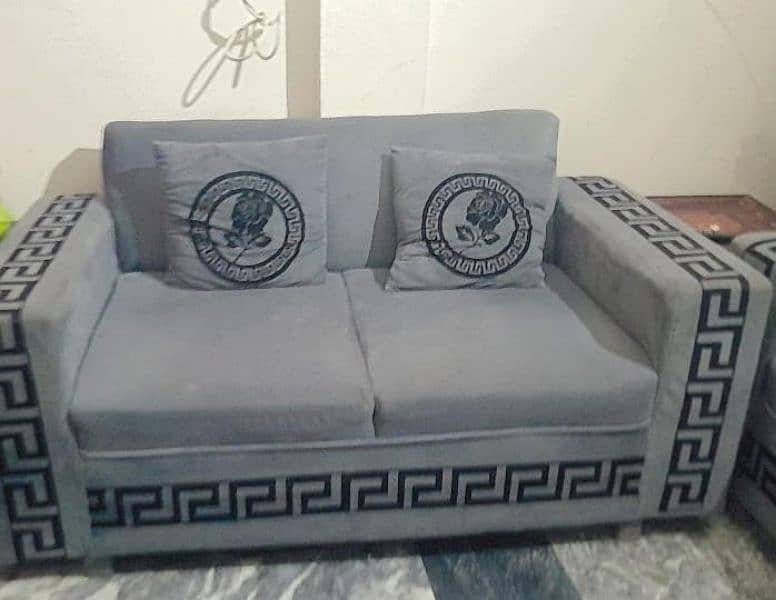 valvat sofa set good condition 1