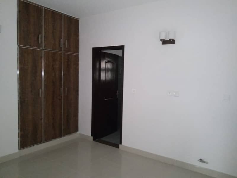 A Brand New Flat Of 10 Marla Available For Rent 0