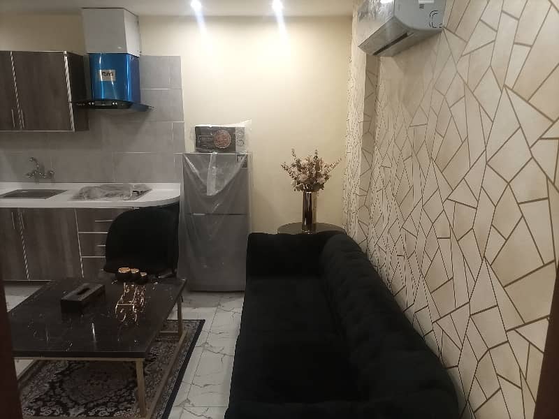 2 BEDROOM FULLY LUXURY FURNISH IDEAL LOCATION EXCELLENT FLAT AVAILABLE FOR RENT IN SECTOR C BAHRIA TOWN LAHORE 5