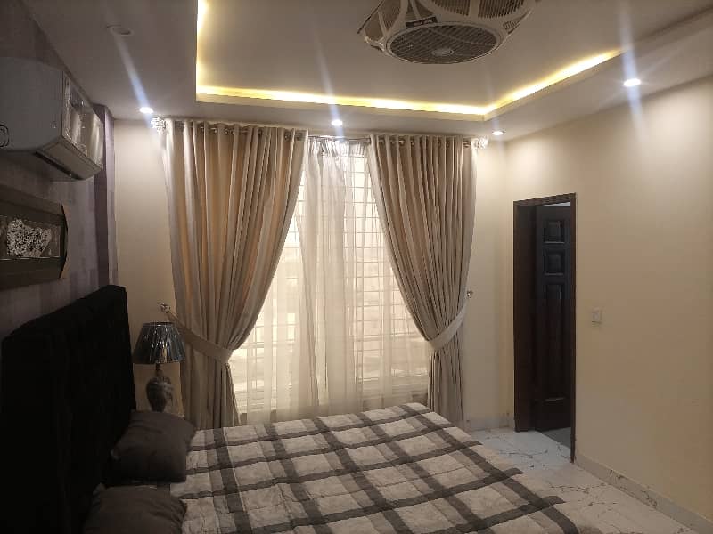 2 BEDROOM FULLY LUXURY FURNISH IDEAL LOCATION EXCELLENT FLAT AVAILABLE FOR RENT IN SECTOR C BAHRIA TOWN LAHORE 6