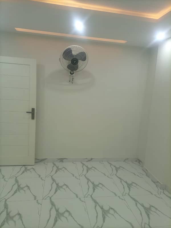 1 Bedroom Non Furnish Flat For Rent In Sector D @ 30k Bahria Town 4