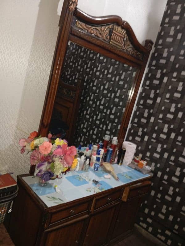 DRESSING TABLE  SHOWCASE 2