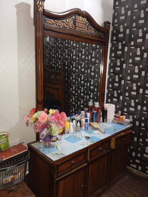 DRESSING TABLE  SHOWCASE 6