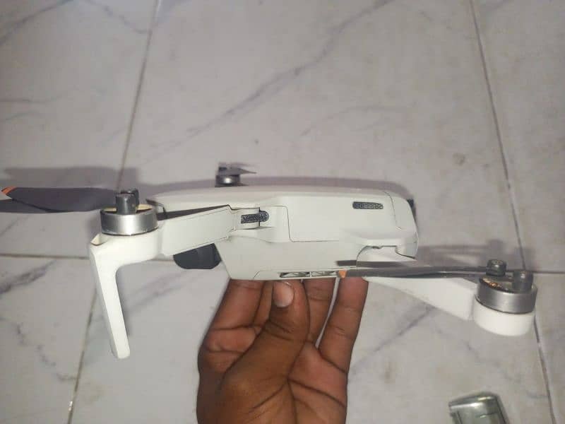 Dji mini 2 for sale 3batteries and batteries box and Remot aur bag 1