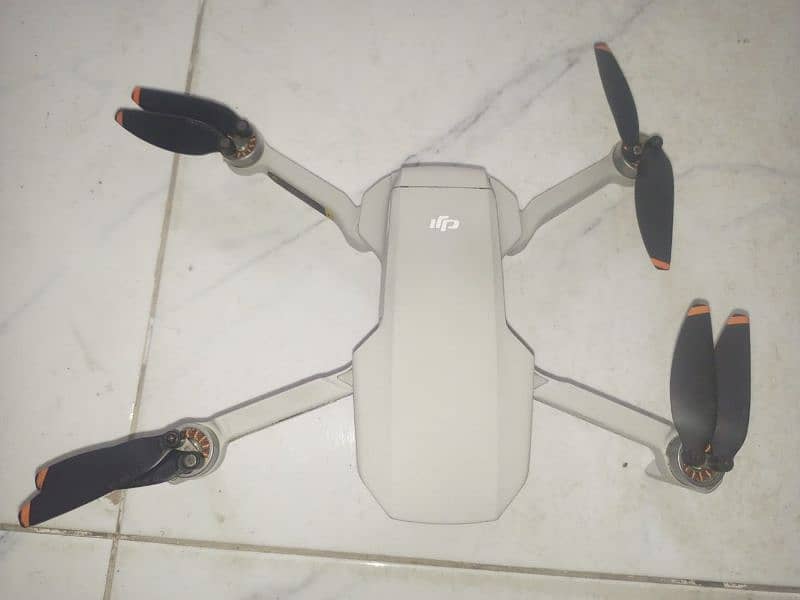 Dji mini 2 for sale 3batteries and batteries box and Remot aur bag 3